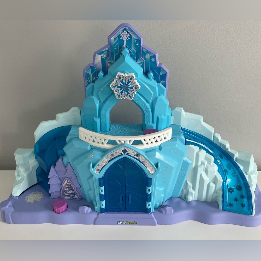 Little People Disney Frozen Elsa's Elsa Ice Castle Palace Playset Light & Sound